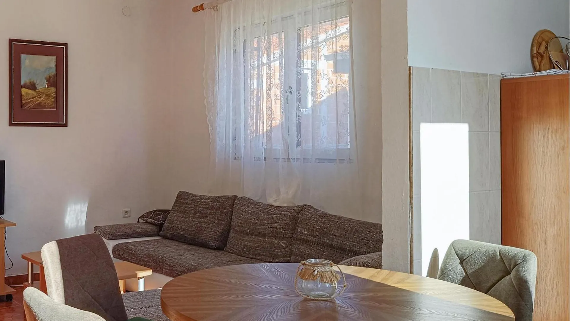 Cozy Apartment In Gornji Karin With Wifi
