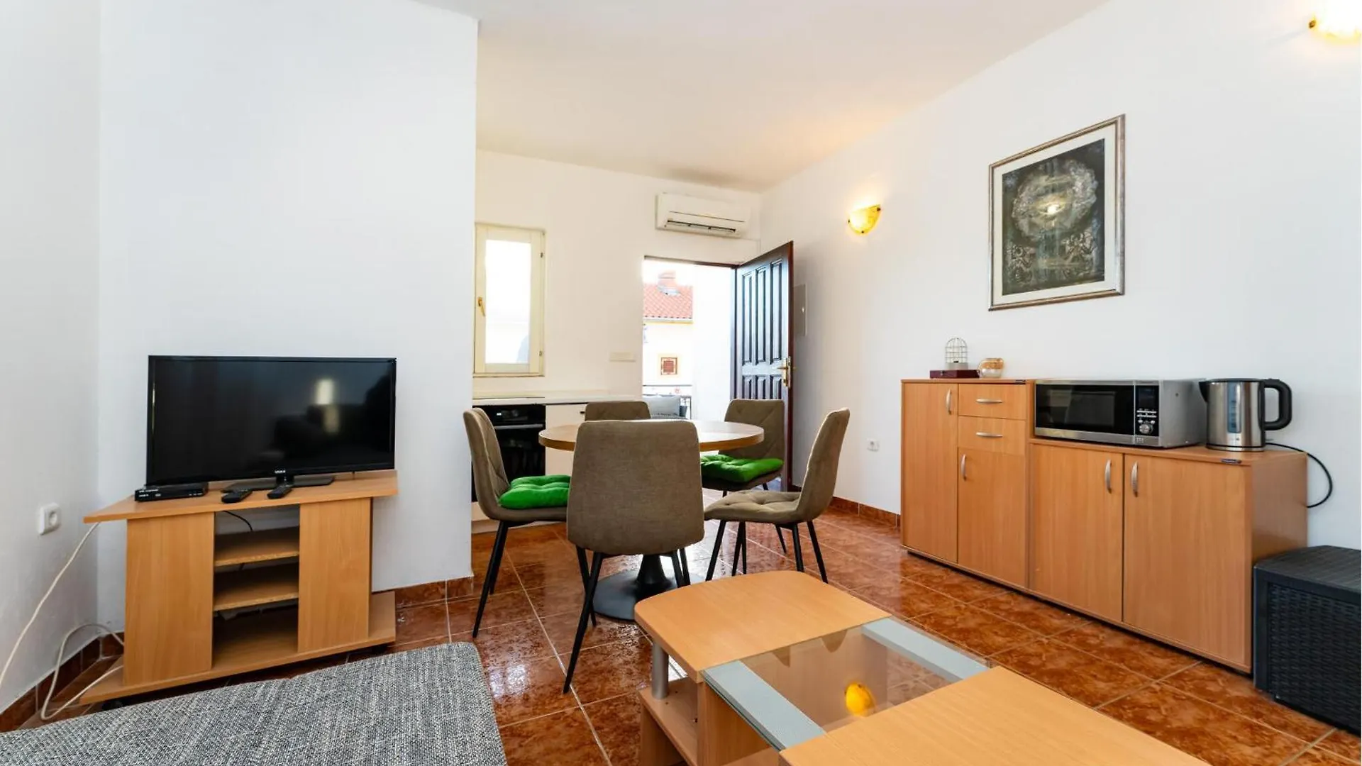 Cozy Apartment In Gornji Karin With Wifi