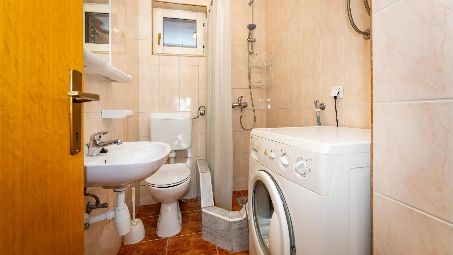 Cozy Apartment In Gornji Karin With Wifi