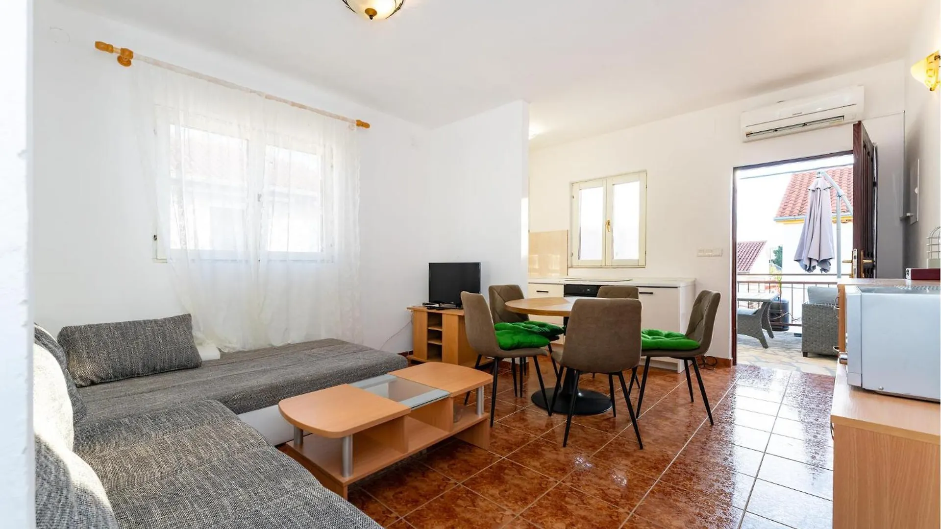 Cozy Apartment In Gornji Karin With Wifi